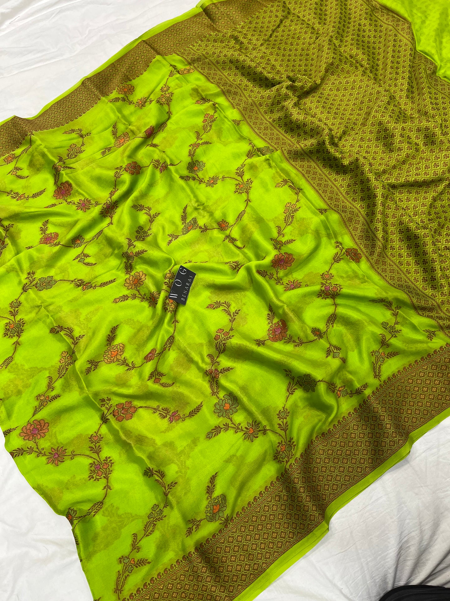 Pure Crep Meenakari Jall In Pista